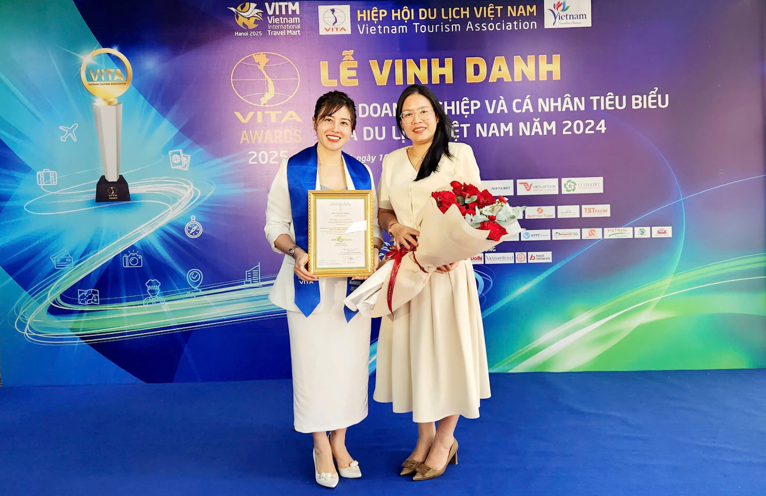 Hanoi Tourism nhận chứng nhận Vita Green